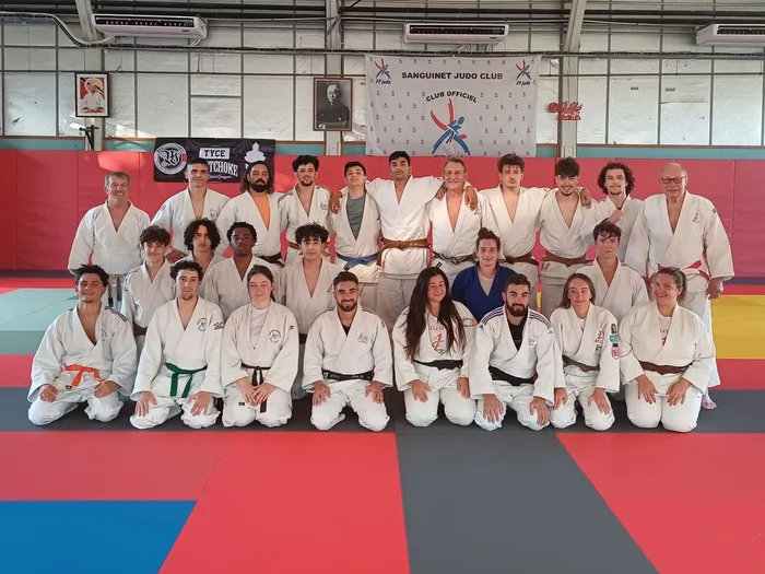 Photo de groupe des judokas du JCOV au Sanguinet Judo Club